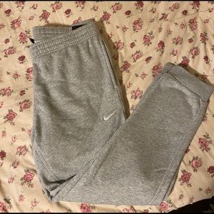 Gray Nike Men’s Standard Fit Jogger (XL)
